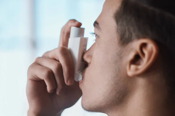 Asthma Pump Breathe Man Healthcare Medicine Wellness Spray Health Breathing — Stock Photo, Image