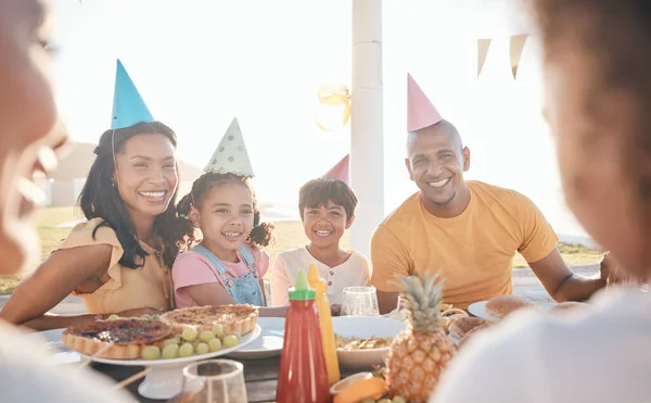 Madre Padre Hijos Para Cumpleaños Parque Para Evento Celebración Sombrero — Foto de Stock