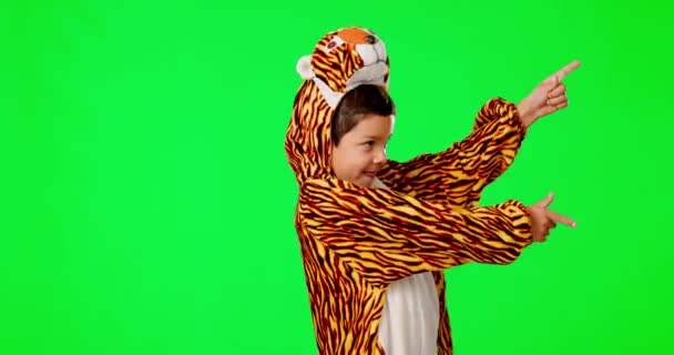 Twarz Zielony Ekran Wskazanie Chłopca Kostium Tygrysa Rozwój Marki Tle — Wideo stockowe