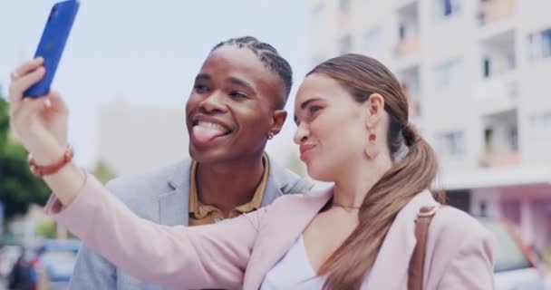 Selfie Amigos Empresários Cidade Juntos Sua Jornada Matinal Para Trabalho — Vídeo de Stock