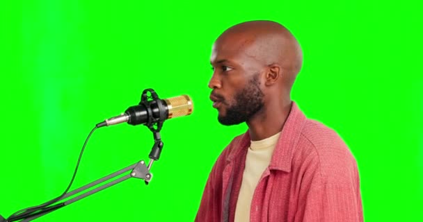Podcast Green Screen Man Talking Political Human Rights Microphone Live — Stock Video