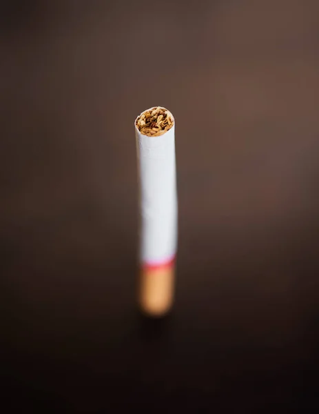 がんリスクの汚染と抽象的な背景としてのタバコ タバコ 喫煙中毒 煙及びニコチンの物体又は肺疾患を中止し 停止し 予防するために閉鎖された製品 — ストック写真