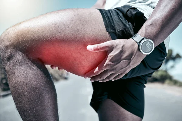 Aptitud Física Muslo Lesión Con Deportista Sosteniendo Músculo Dolor Mientras —  Fotos de Stock