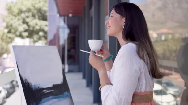 Pensando Pintor Mujer Con Pintura Sobre Lienzo Balcón Galería Arte — Vídeos de Stock