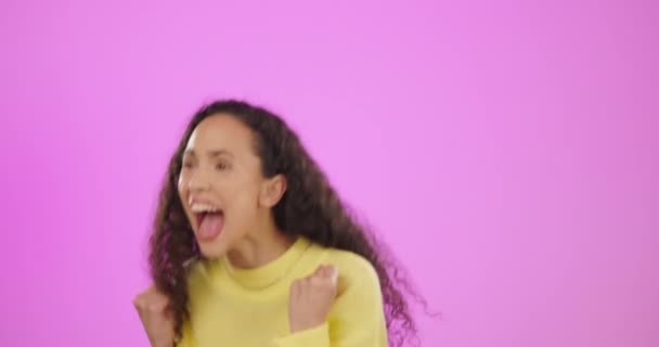 Screaming Winnaar Vrouw Vuist Studio Voor Feest Prestatie Deal Succes — Stockvideo