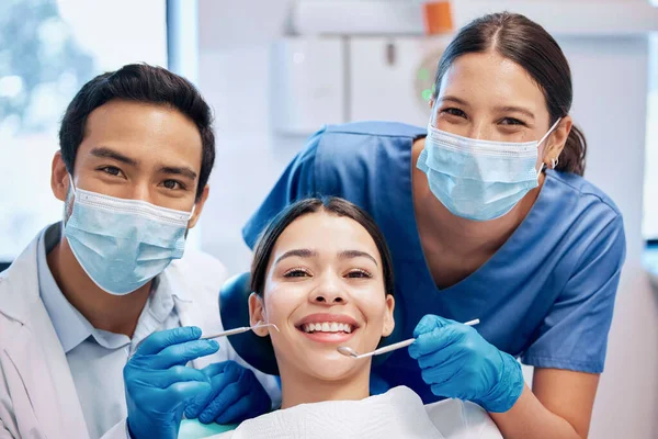 Portret Dentysty Kobiety Konsultacji Wybielania Zębów Serwisu Opieki Stomatologicznej Opieka — Zdjęcie stockowe