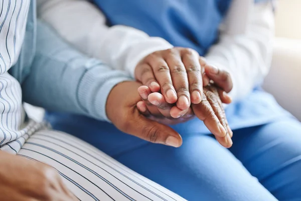 Pielęgniarka Starszy Pacjent Trzymanie Się Ręce Dla Wsparcia Opieki Zdrowotnej — Zdjęcie stockowe