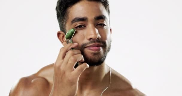 Wałek Twarzy Mężczyzny Twarzy Pielęgnacji Skóry Kosmetyków Odnowy Biologicznej Szarym — Wideo stockowe