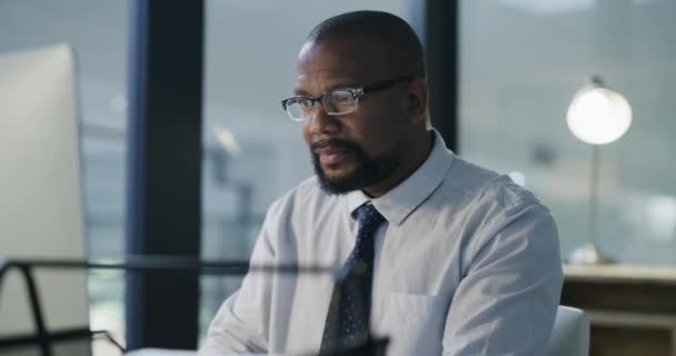 Face Siyahi Adam Ofiste Bilgisayar Işletme Kariyer Kurumsal Patron Üzerinde — Stok video