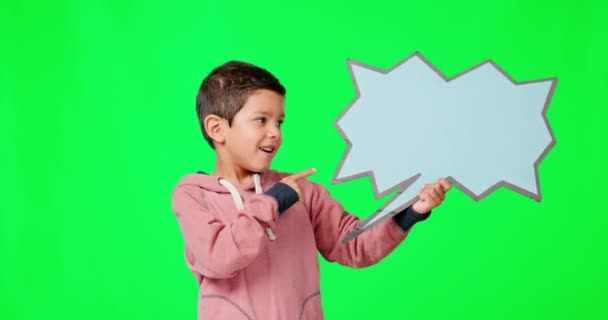 在社交媒体 促销和新闻的绿色屏幕演播室里给孩子们指点 演讲泡沫和取笑 年轻时和空标志 背景为年轻男孩 供宣布 评论和展示 — 图库视频影像