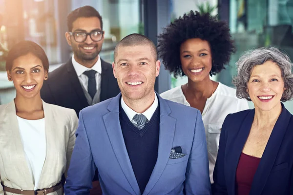 Retrato Diversidade Sorriso Empresários Escritório Colaboração Confiante Gestão Corporativa Grupo — Fotografia de Stock