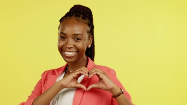 Mãos Coração Feliz Amor Com Mulher Negra Estúdio Para Ícone — Vídeo de Stock