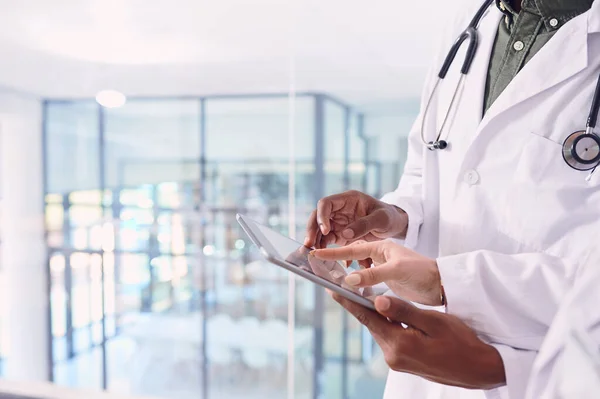 Technologie Nutzen Die Medizin Voranzubringen Zwei Nicht Wiedererkennbare Ärzte Arbeiten — Stockfoto