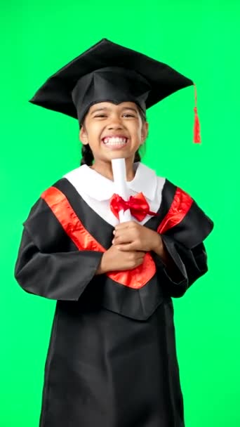 Graduación Educación Niño Emocionado Pantalla Verde Para Graduado Ceremonia Academia — Vídeo de stock