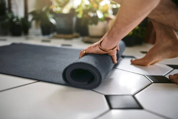 First Step Self Improvement Showing Unrecognisable Man Rolling His Yoga — Stock Photo, Image