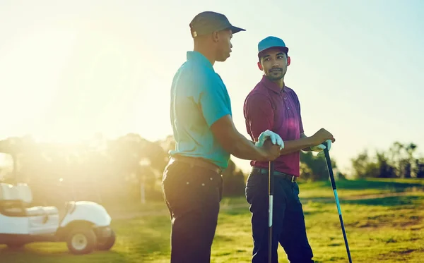 Jag Får Dig Att Somna Två Vänner Spelar Golfrunda Ute — Stockfoto