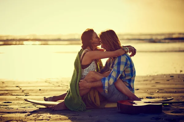 Hope You Never Drift Away Couple Sitting Beach Legs Intertwined — Stock Photo, Image