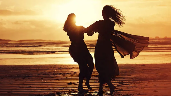 Free Ocean Two Young Women Spending Day Beach Sunset — Stock Photo, Image