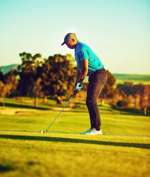 Pré Swing Est Dans Position Jeune Homme Jouant Golf — Photo
