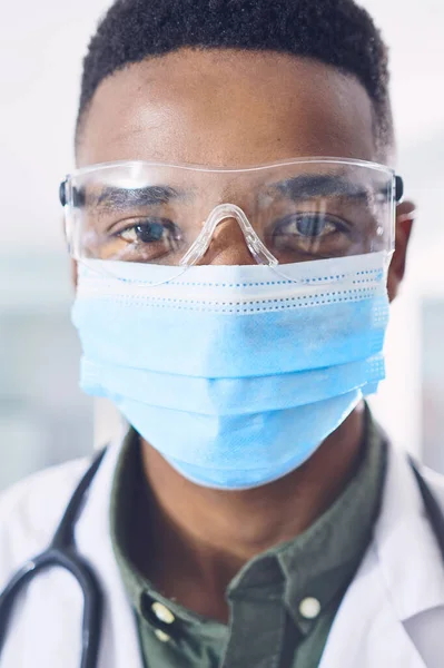 Güvenlik Sağlık Ele Gider Hastanede Dikilirken Maske Takan Gözlük Takan — Stok fotoğraf