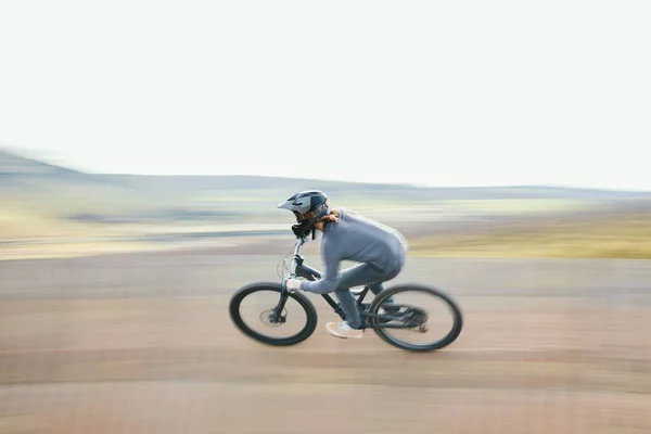 Adrenalina Borrão Atleta Andando Moto Treinamento Natureza Para Uma Corrida — Fotografia de Stock