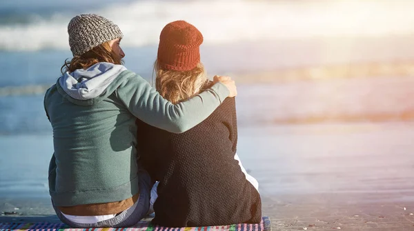 Sie Leben Die Romantik Rückansicht Eines Jungen Paares Das Strand — Stockfoto