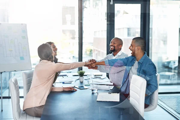 Вперед Команда Group Colleorkers Sitting Boardroom Table Hands Huddle — стоковое фото