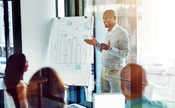 Gute Führungskräfte Sind Bereit Mit Ihren Mitarbeitern Zusammenzuarbeiten Ein Geschäftsmann — Stockfoto