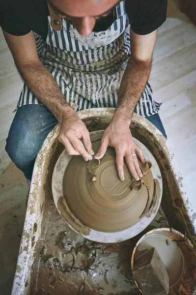 Tens Dar Mão Sua Técnica Cerâmica Homem Trabalhando Com Barro — Fotografia de Stock