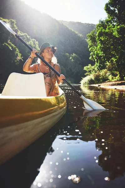 Bonheur Est Une Pagaie Loin Une Jeune Femme Kayak Sur — Photo
