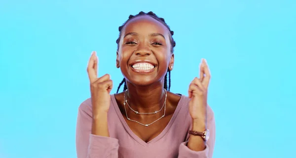 Rosto Dedos Cruzados Mulher Negra Com Sorriso Esperança Motivação Com — Fotografia de Stock