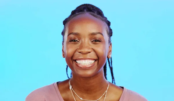 Rostro Risa Sonrisa Una Mujer Negra Estudio Aislada Sobre Fondo — Foto de Stock