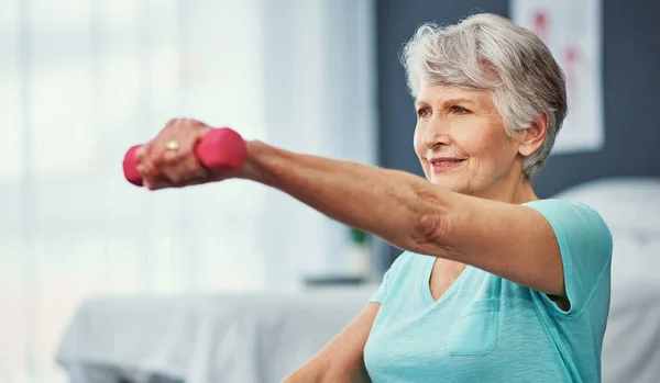 One Rep Time Senior Woman Working Out Dumbbells — Stock Photo, Image