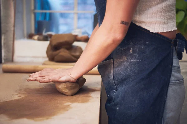 Art Isnt Want Its Knead Unrecognisable Woman Kneading Clay Pottery — Stock Photo, Image