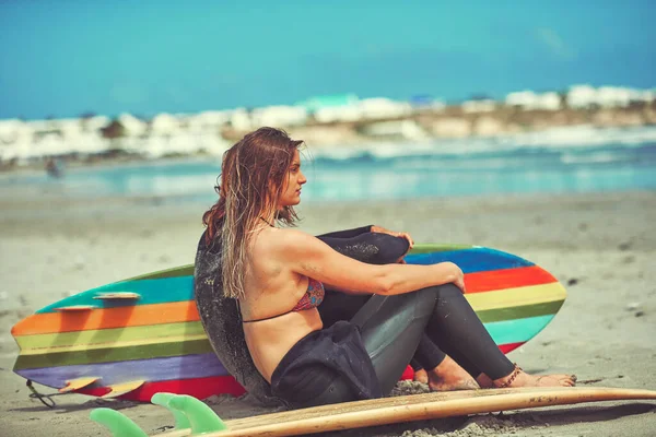 Her Sörf Oturumu Bir Bağ Kurma Oturumudur Genç Bir Çift — Stok fotoğraf