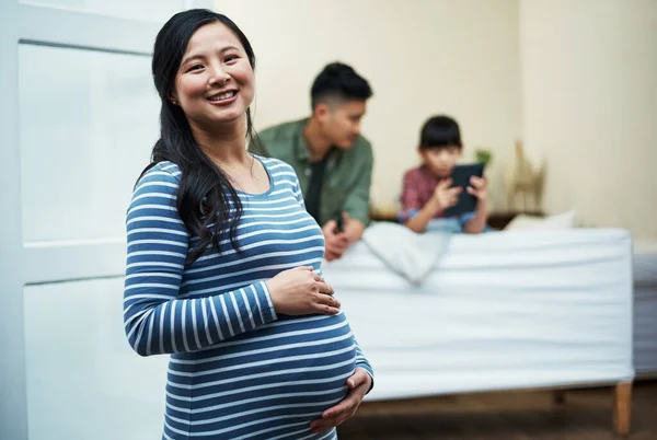 Verwacht Een Bundel Vreugde Portret Van Een Zwangere Vrouw Ontspannen — Stockfoto