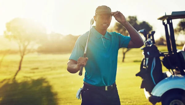 Det Känns Bra Att Komma Greenerna Ung Man Spelar Golf — Stockfoto