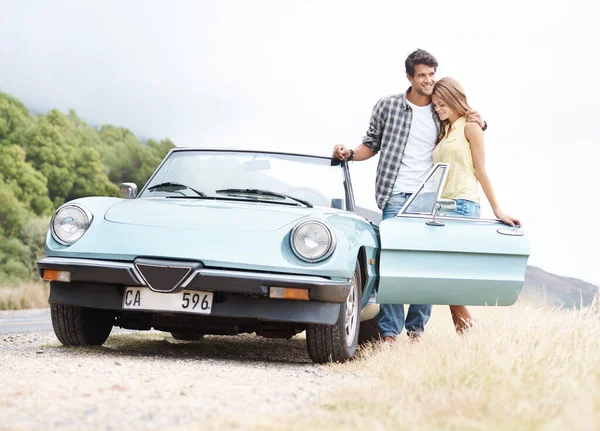 Enjoying Beauty Surroundings Roadtrips Romantic Young Couple Standing Alongside Convertible — Stock Photo, Image
