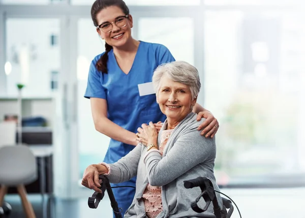 stock image I couldnt have asked for a better nurse. Cropped portrait of a young female nurse and her senior patient in the old age home