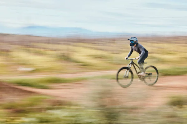 Fitness Adrenalina Homem Andando Bicicleta Treinamento Natureza Para Uma Corrida — Fotografia de Stock