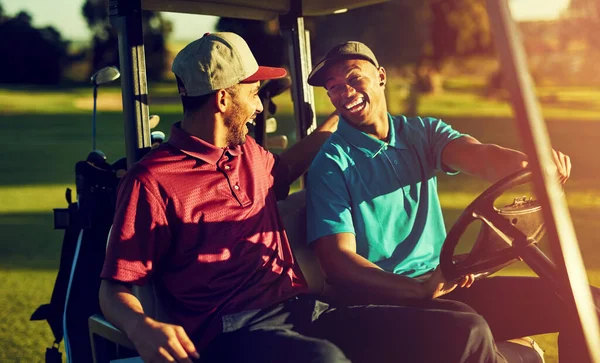 Clubbing Son Meilleur Deux Golfeurs Chariot Sur Terrain Golf — Photo