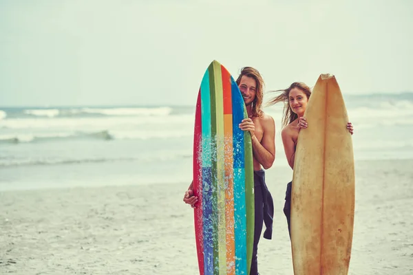 Laten Surfen Makkelijk Uitzien Een Jong Stel Dat Dag Doorbrengt — Stockfoto