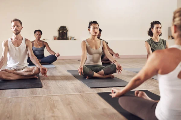 Yoga Meditación Grupo Clase Una Práctica Bienestar Salud Para Relajarse — Foto de Stock