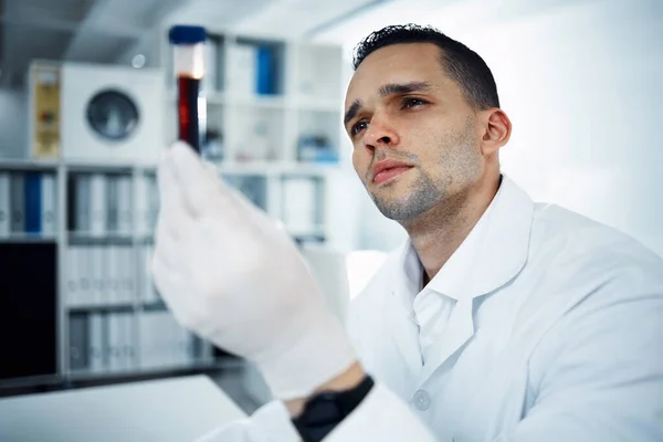 Man Scientist Analysis Blood Test Tube Dna Science Experiment Laboratory — Stock Photo, Image