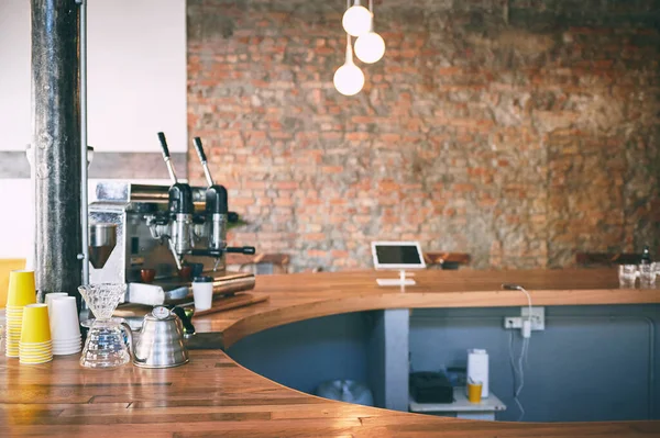 Színtér Készen Áll Kisvállalkozások Sikerére Egy Kávéfőző Pulton Egy Üres — Stock Fotó