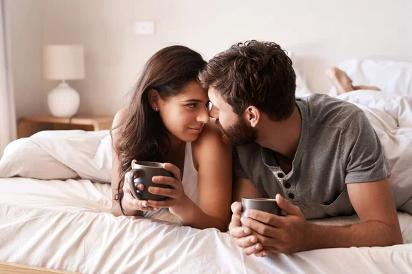 Schlafzimmer Hause Kaffee Und Paarbindung Entspannen Sie Sich Und Genießen — Stockfoto