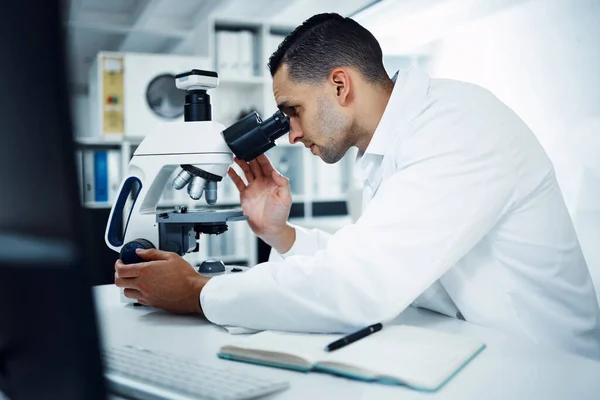 Wetenschap Wetenschapper Mens Met Microscoop Laboratorium Voor Medisch Onderzoek Analyse — Stockfoto