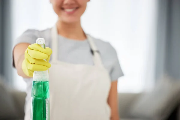 Fles Reinigingsspray Vrouw Met Handschoenen Voor Het Reinigen Van Huis — Stockfoto