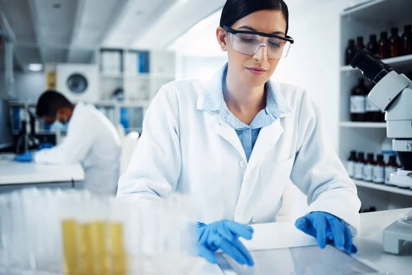Wissenschaft Forschung Und Frau Auf Dem Tablet Labor Für Medizinische — Stockfoto