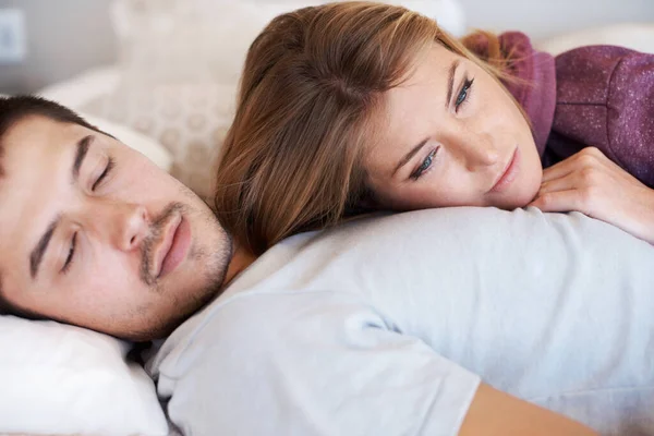 She Feels Secure His Love Attractive Young Couple Lying Together — Stock Photo, Image